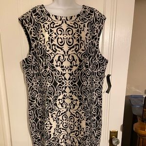 Sheath dress. Black and ivory